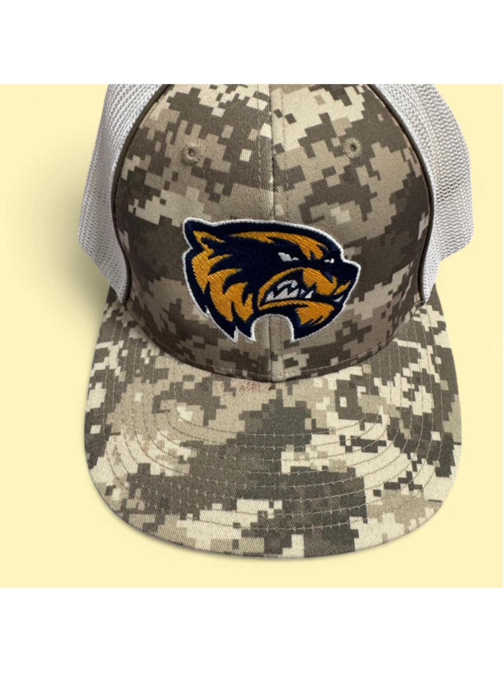 White and yellow Pacific Headwear cap Badger / Wolverine hat sz L/XL
